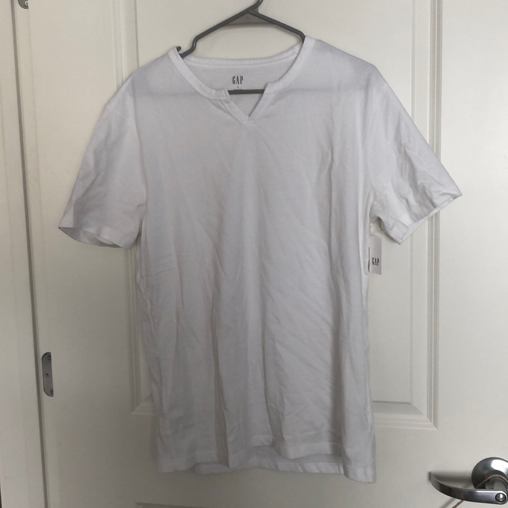 Gap men’s white notch Tee